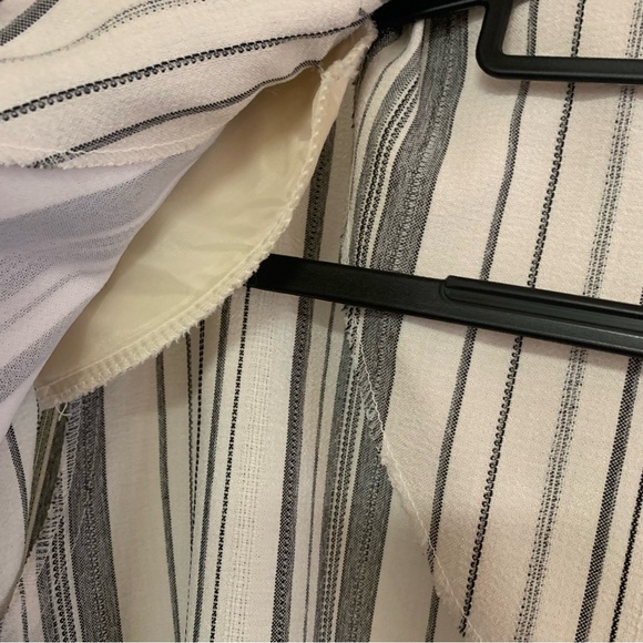 Size 18 Blazer jacket. Breezy feel. Black and white light fabric. - Picture 8 of 8